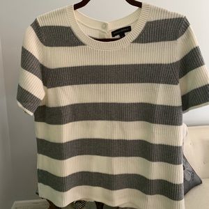 Short sleeve sweater - open slit back